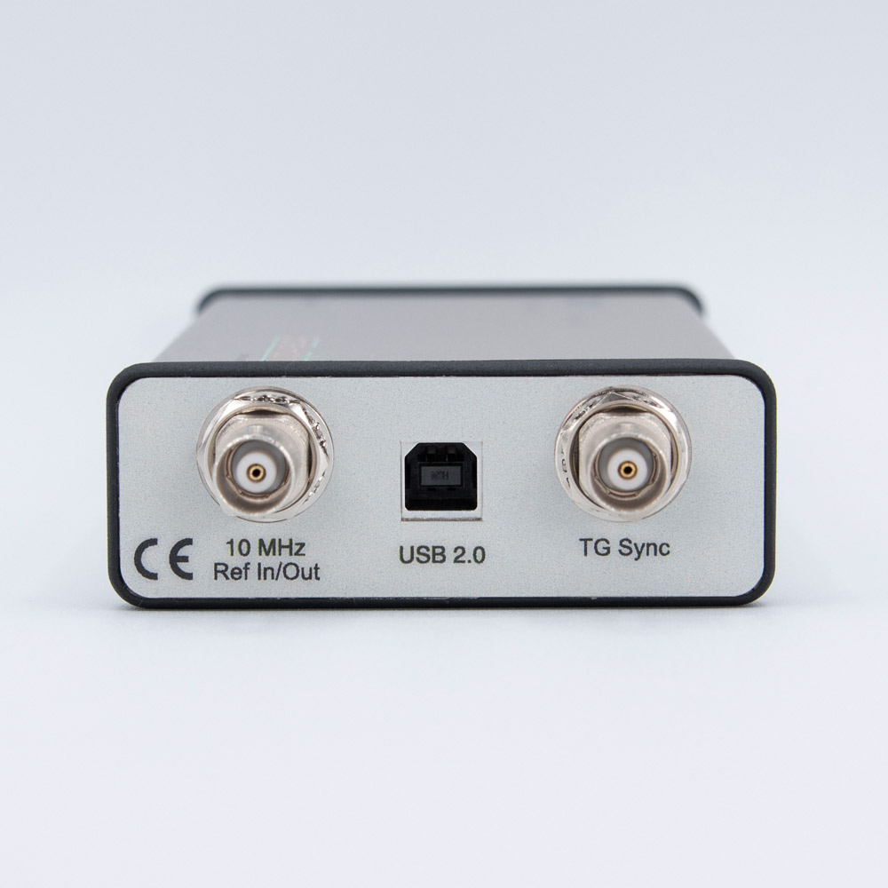 Генератор немодулированных сигналов <b>Signal Hound TG124A</b> с диапазоном от 100 кГц до 12,4 ГГц
