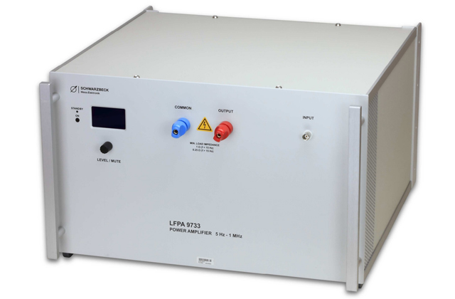 Усилитель мощности <b>Schwarzbeck LFPA 9733B</b> с диапазоном частот от 5 Гц до 1 МГц и коэффициентом усиления 26 дБ.