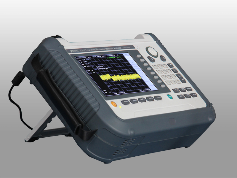 Портативный анализатор спектра <b>Saluki S3301</b> с диапазоном от 100 кГц до 18 ГГц